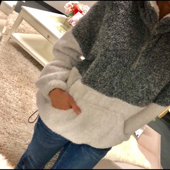 Doe & Rae Gray & Off White Fuzzy Pullover Size Large NWT - Picture 4 of 6